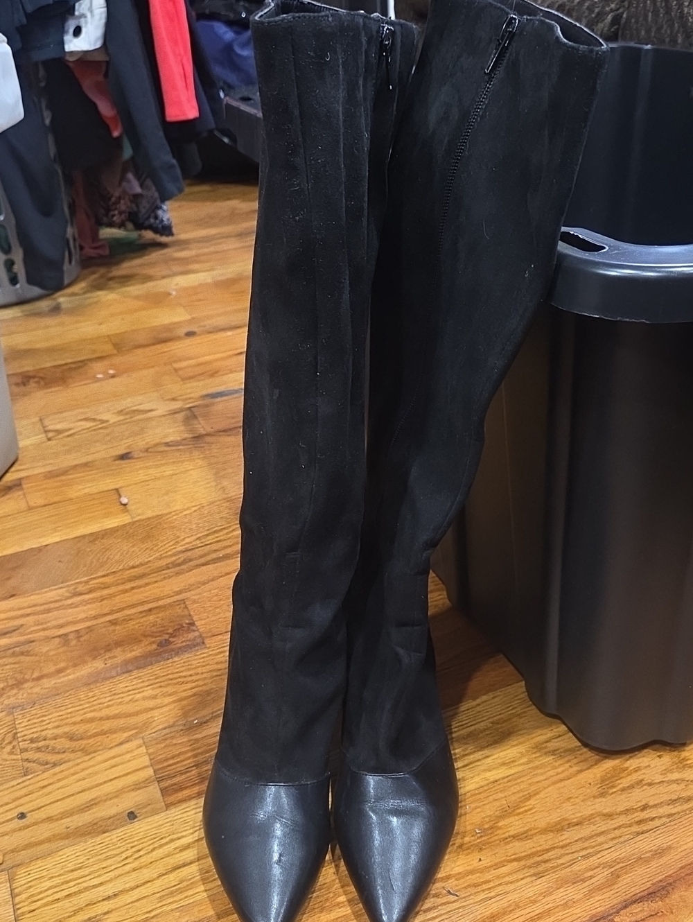 Women’s Black Knee-High Pointed Toe Boots